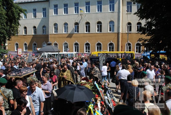 "Герої не вмирають!"У Мукачеві попрощалися з Вільгельмом Штольцелем, полеглим під Зеленопіллям (ФОТО) – 11