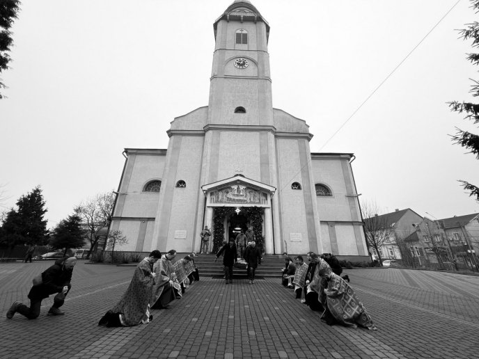 У Мукачеві попрощалися із захисником Русланом Цибарем – 02