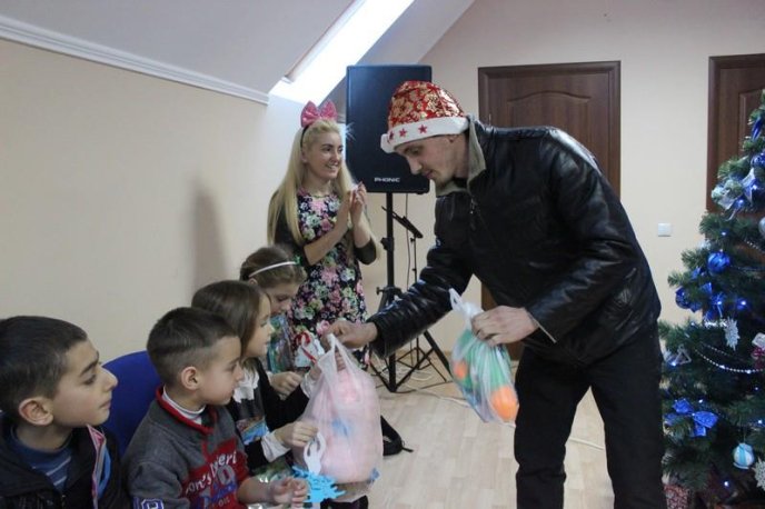 Діти переселенців зі Сходу отримали подарунки до Різдва – 11