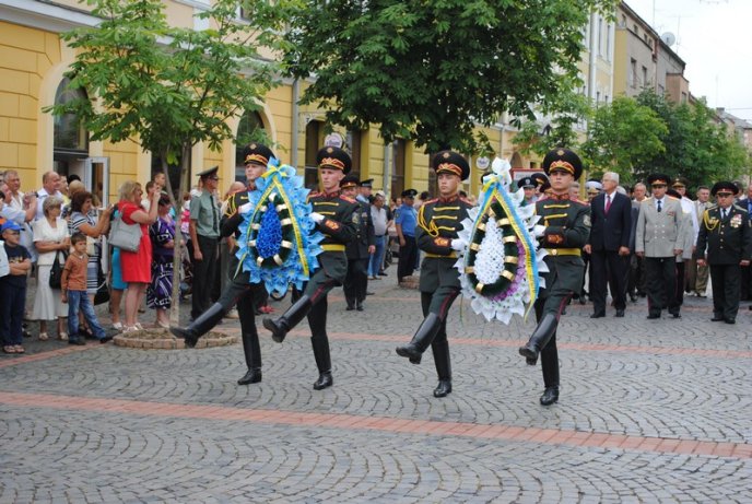 Центр Мукачева "захопили" військові (ФОТОРЕПОРТАЖ)  – 01 Центр Мукачева "захопили" військові (ФОТОРЕПОРТАЖ)  – 01