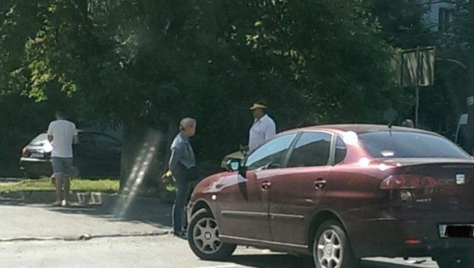 Мотоцикл опинився під колесами автомобіля – 03