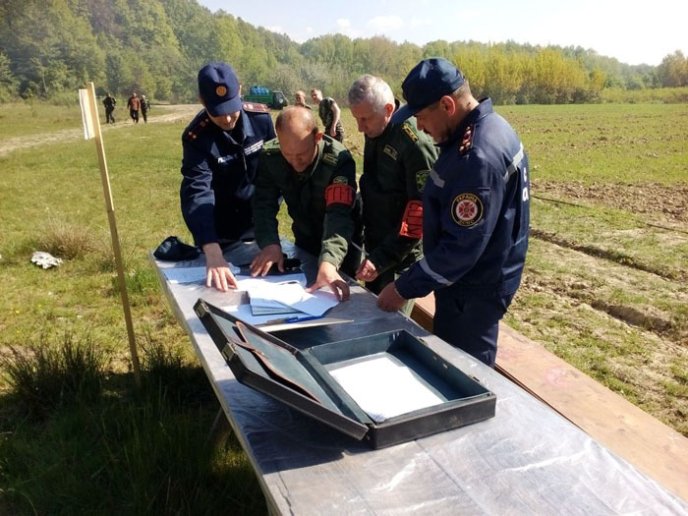 Рятувальники спільно з лісниками приборкували умовну пожежу в лісовому масиві с. Н.Коропець – 06