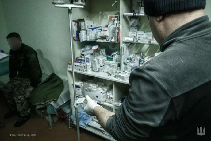 Тут рятують життя: 128 бригада показала фото зі стабілізаційного пункту – 03