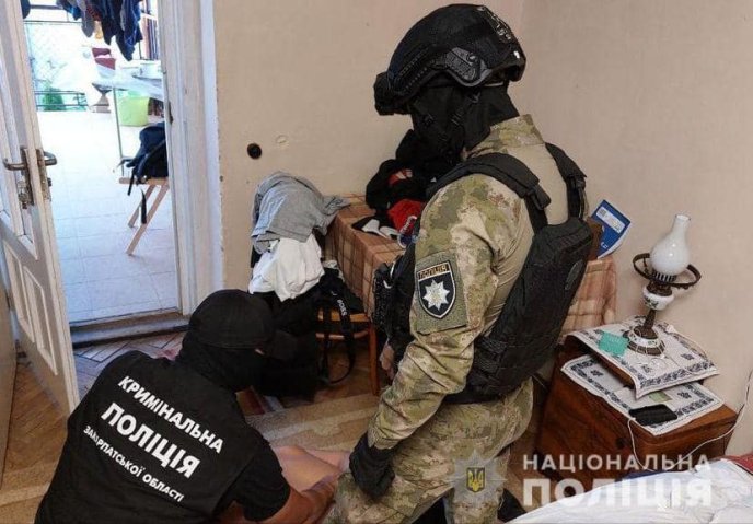 У Мукачеві пограбували підприємця. Вкрали чималу суму грошей – 02