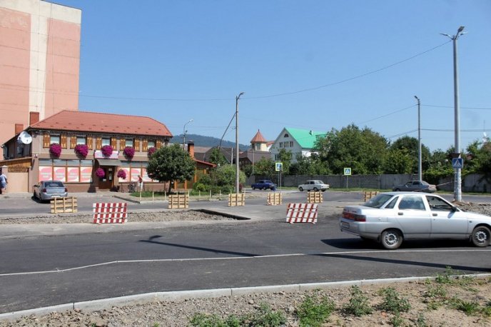 У Мукачеві облаштовують нове перехрестя – 10