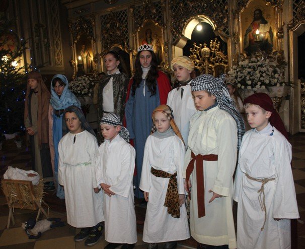 В Ужгороді відбувся перший тур фестивалю колядників – 13