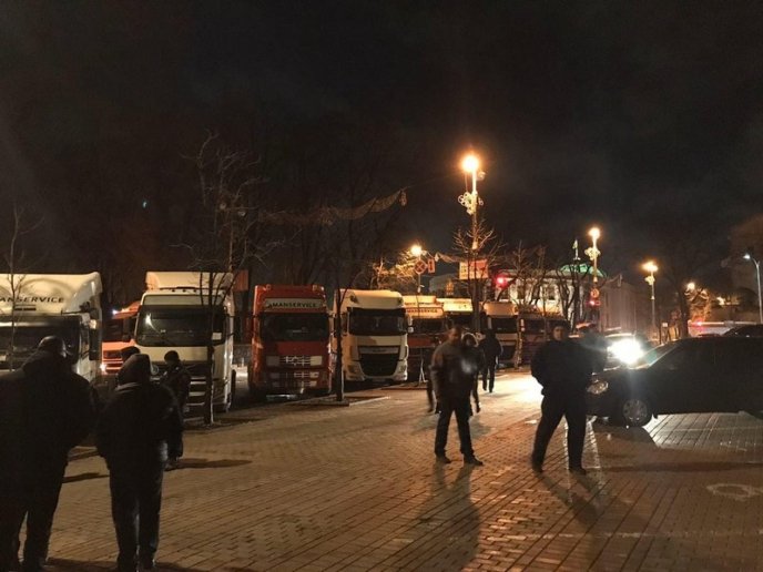 Загальнодержавний страйк: на Закарпатті також страйкують далекобійники – 02