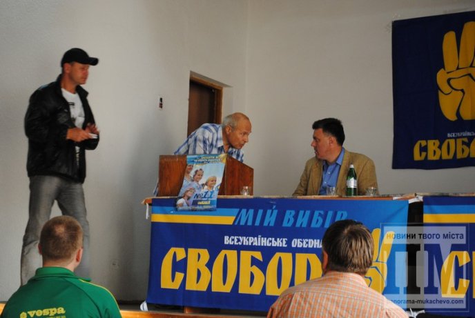 Олег Тягнибок виступає в "Латориці" при напівпорожньому залі (ФОТОРЕПОРТАЖ) – 01