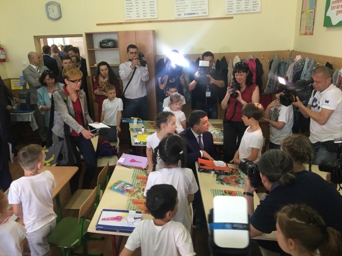 Гройсман в Ужгороді: прем’єр навідався в одну із шкіл міста – 04