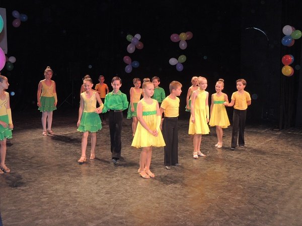 Берегівський колектив "Гармонія" показав місцевій публіці звітний концерт – 11