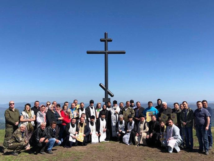 Освячено відновлений після акту вандалізму 8-метровий хрест – 08