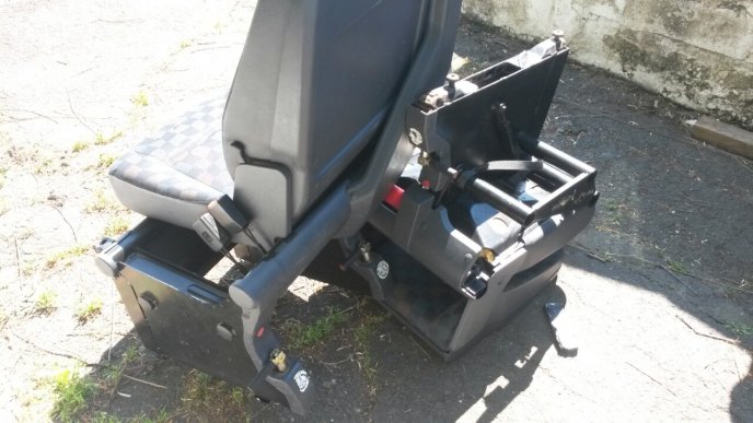 На Закарпатті угорець позбувся свого автомобіля через перевезені контрабандні цигарки – 06