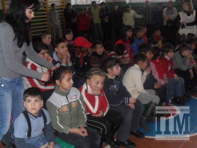 "Різдвяну радість" закарпатським дітям-сиротам дарують благодійники з Норвегії (ФОТО) – 08