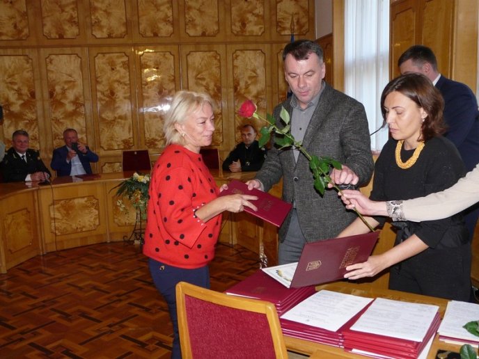 В облдержадміністрації нагороджували закарпатських автомобілістів і дорожників – 04