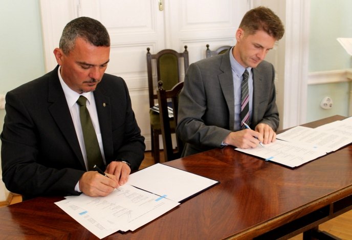 Керівництво Закарпаття підписало угоду з 10-ма регіонами Угорщини, Румунії та Сербії – 10