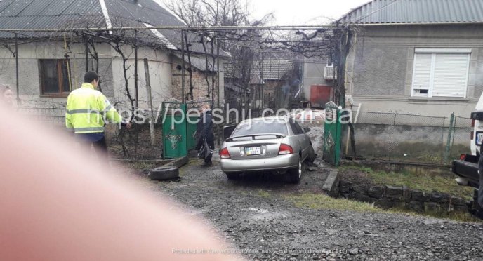 На Мукачівщині не розминулись вантажівка та легковий автомобіль – 01 На Мукачівщині не розминулись вантажівка та легковий автомобіль – 01