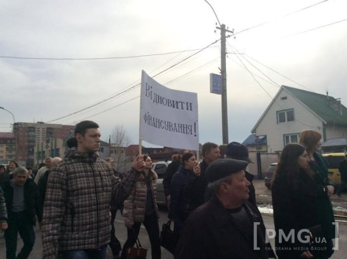 Студенти та викладачі ПТНЗ Мукачева вийшли на мирну ходу – 02