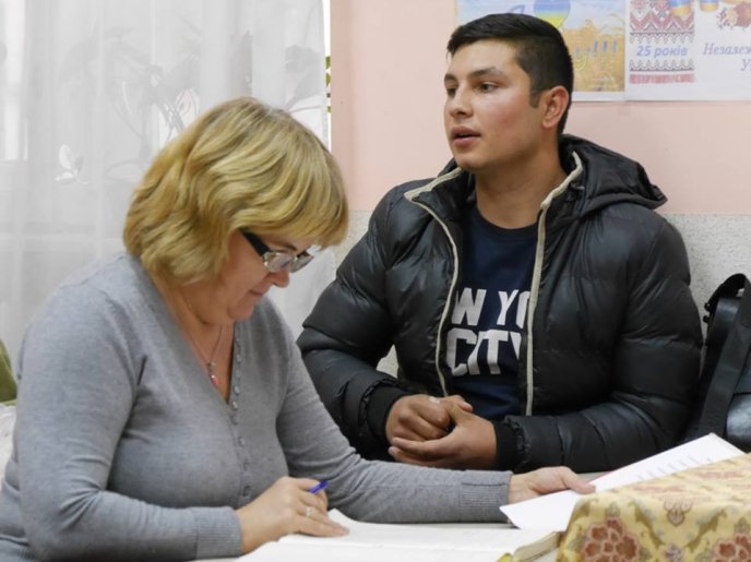 На базі школи №14 в Ужгороді стартує освітній проект для дорослих ромів – 07