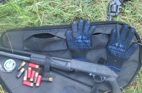 У Мукачеві поліцейські затримали озброєних молодиків з Вінниці – 04