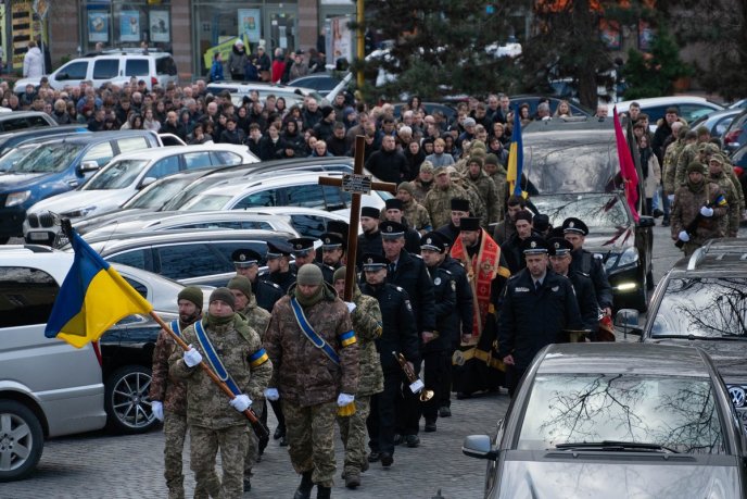 Залишились двоє синів: в Ужгороді поховали військового – 06