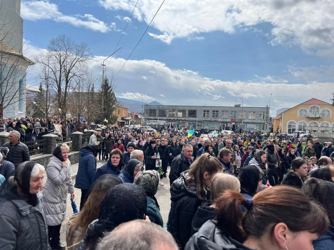 На Закарпатті поховали 25-річного хлопця, який загинув на війні – 01