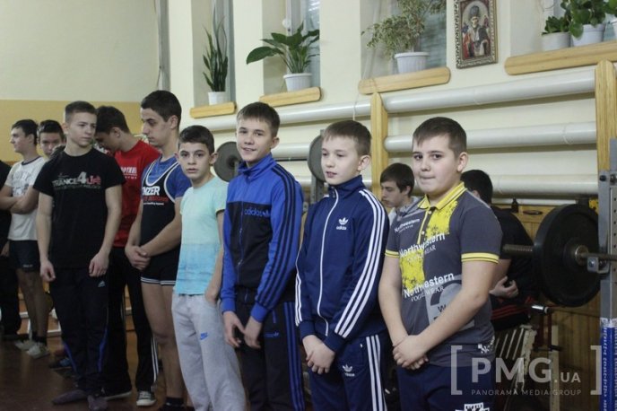 У Мукачеві відбувся святковий турнір з класичного жиму лежачи – 05