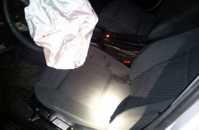 П’яний водій на "БМВ" в’їхав у бетонну огорожу – 02