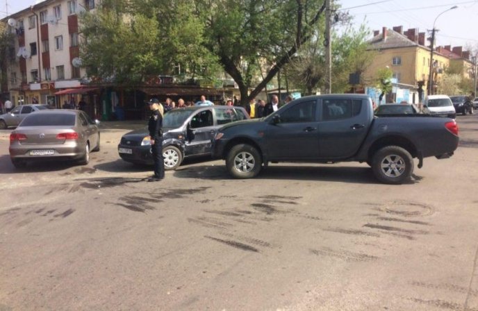 Потрійна ДТП в обласному центрі: зіткнулись "Mitsubishi", "Ford" та "Skoda" – 04 Потрійна ДТП в обласному центрі: зіткнулись "Mitsubishi", "Ford" та "Skoda" – 04