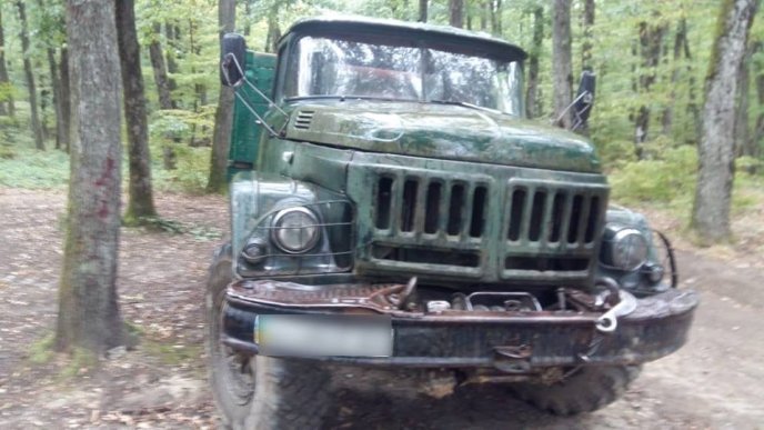 На Закарпатті «на хабарі» зловили службовця лісогосподарського підприємства  – 05