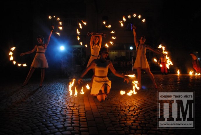 Театр вогню "Dragonfly" вже вдруге виступив у Мукачеві (ФОТОРЕПОРТАЖ) – 20