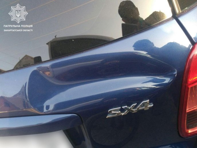 ДТП в Ужгороді: велосипедист врізався в авто – 02