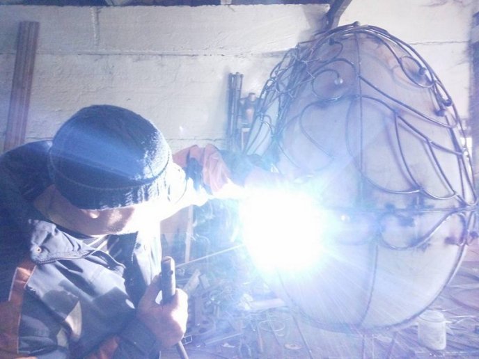 Мукачівець до Великодня готує унікальні гігантські писанки – 04