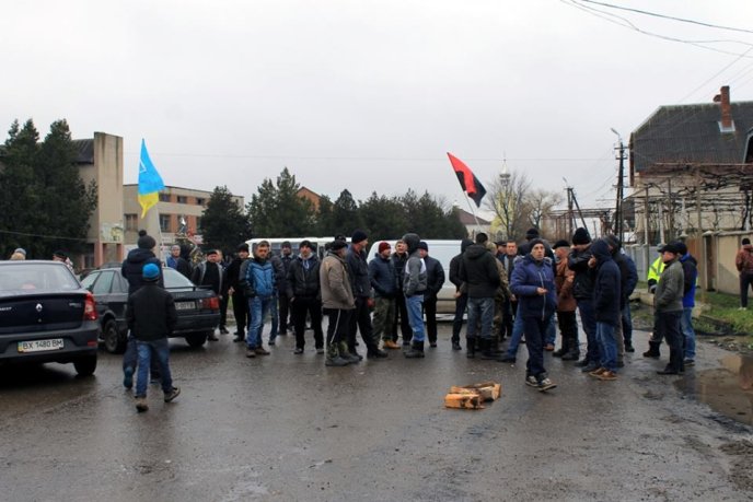 Після доби блокування на Виноградівщині розпочали ремонт дороги  – 04