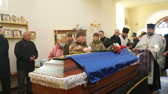 Мукачево попрощалось із загиблим на війні Героєм Володимиром Литвиненком – 01