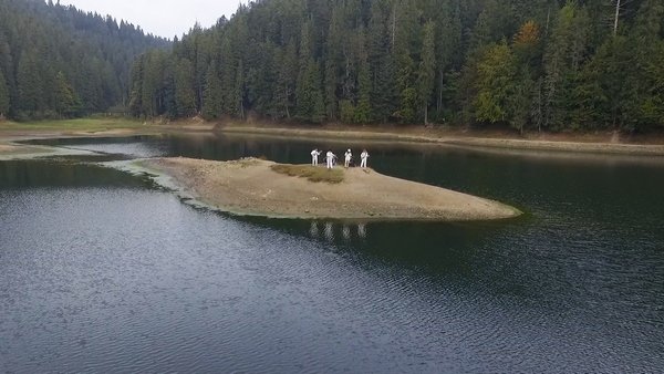 Іван Попович та гурт "Рокаш" презентували драйвовий кліп, відзнятий на озері Синевир – 01