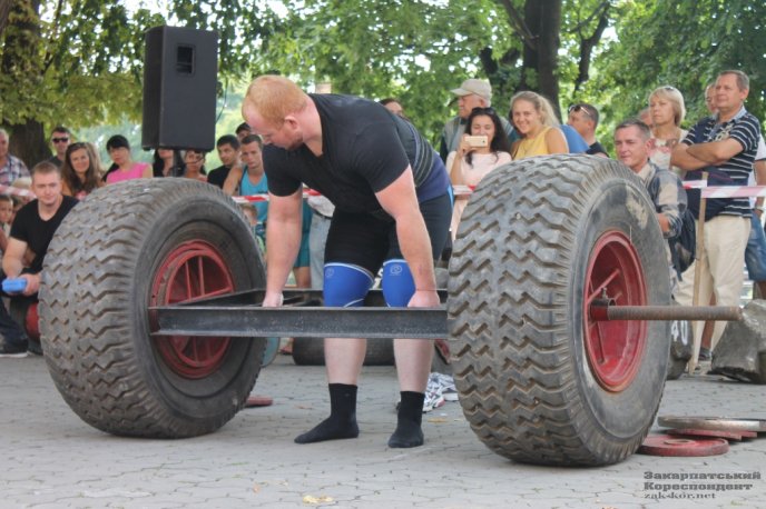 В Ужгороді визначали найсильніших богатирів – 04