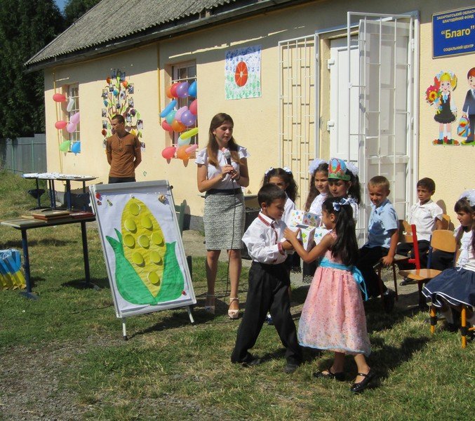 Майже 30 маленьких ромів святкували випускний в Ужгороді – 11