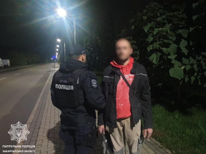 За добу на вулицях Ужгорода у трьох перехожих виявили наркотики – 02
