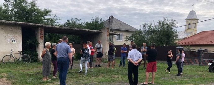 На Ужгородщині люди перекрили дорогу – 01