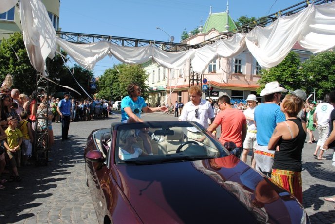 Фреймут, Педан, Притула та брати Сафронови "творять дива" в центрі Мукачева (ФОТОРЕПОРТАЖ) – 02 Фреймут, Педан, Притула та брати Сафронови "творять дива" в центрі Мукачева (ФОТОРЕПОРТАЖ) – 02
