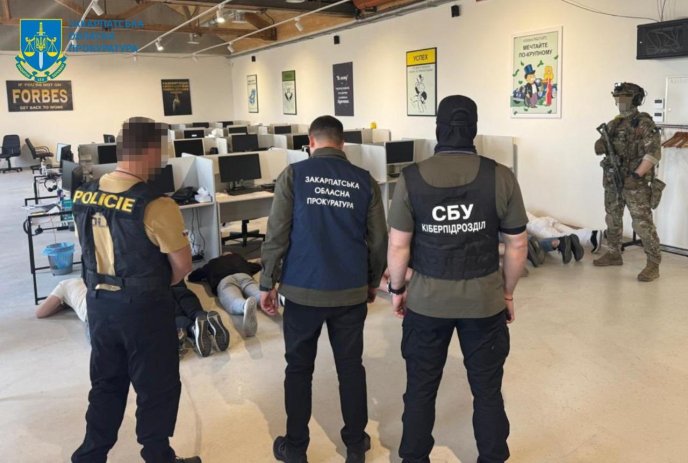 Телефонували з різних номерів: як на Закарпатті виманювали гроші у громадян Євросоюзу – 02 Фото — пресслужба Закарпатської обласної прокуратури