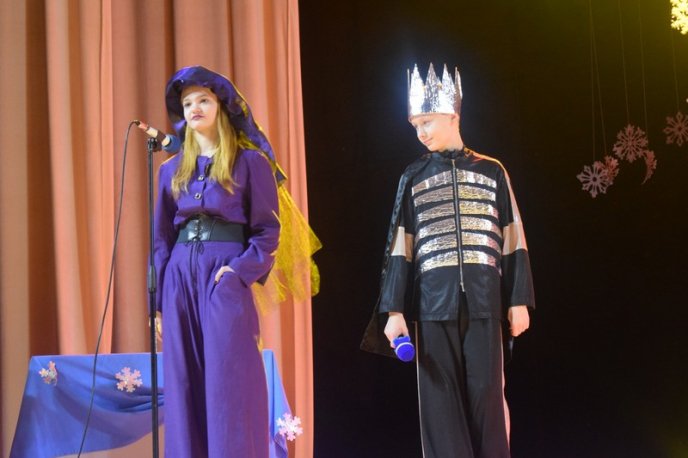 В Ужгороді влаштували святковий концерт для дітей – 11