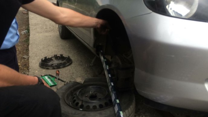 На Закарпатті у контрабандистів вилучили три іномарки – 06