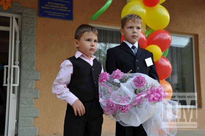 У Мукачівській ЗОШ №7 відбулось урочисте свято Першого дзвоника (ФОТОРЕПОРТАЖ) – 02