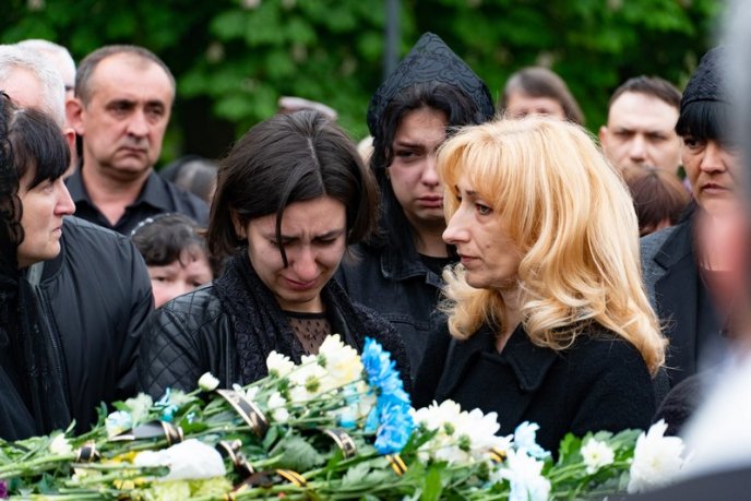 Залишилися дружина і троє дітей: на Закарпатті поховали військового – 04