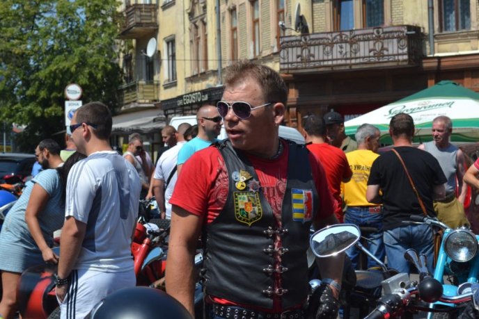 В Ужгороді байкери влаштували виставку власних мотоциклів – 04