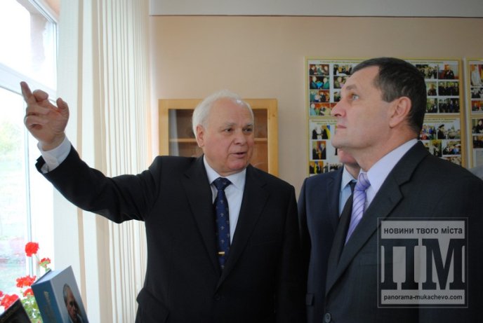 У Залужанську ЗОШ навідався один із кращих її випускників, генерал внутрішньої служби України Василь Дурдинець (ФОТО) – 07 У Залужанську ЗОШ навідався один із кращих її випускників, генерал внутрішньої служби України Василь Дурдинець (ФОТО) – 07