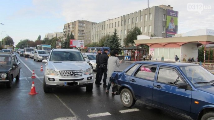 Аварія в Ужгороді: "Мерседес" в’їхав у "ВАЗ" – 02