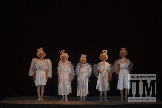 Мукачівським дітлахам показали виставу про Святого Миколая (ФОТО) – 09