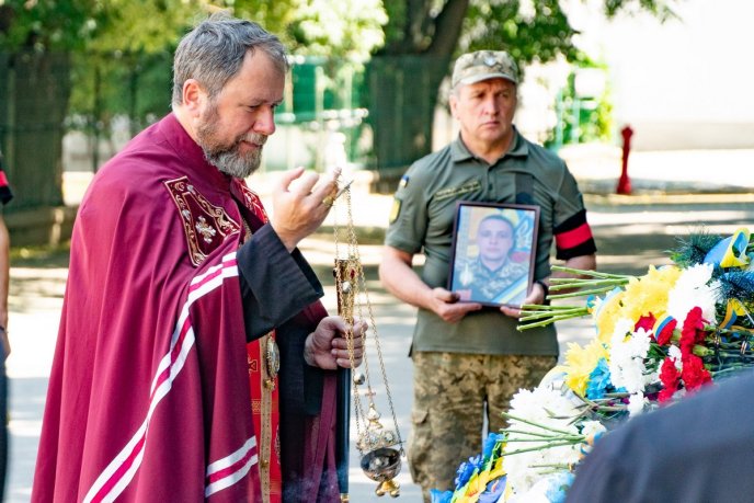 Закарпаття провело в останню путь військового, який із перших днів війни захищав Україну – 02 Закарпаття провело в останню путь військового, який із перших днів війни захищав Україну – 02